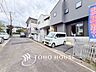 外観：前面道路含む現地写真『快適』は「家」と「街」と「環境」が調和した時に訪れるだと改めて感じさせてくれます。