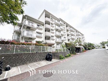風を感じ青い空から太陽の恵みを感じる温もり溢れる佇まい。