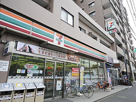 24時間営業ですので急なお買い物に便利ですね。