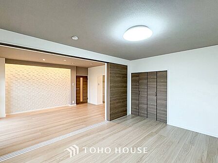 開放感あるリビングダイニング。ご家族とのんびりしたひと時を過ごせますね。