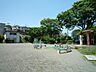 周辺：お子様が走り回れる広い広場のある明るい公園。休日には少年野球チームの元気な声も響きます。