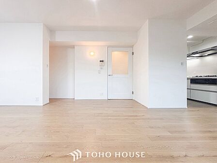 忙しい朝でも、しっかり家族が揃って食事をして頂けるゆとりある大きさのダイニングスペース。