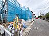 外観：前面道路含む現地写真『快適』は「家」と「街」と「環境」が調和した時に訪れるだと改めて感じさせてくれます。