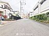 外観：前面道路含む現地写真『快適』は「家」と「街」と「環境」が調和した時に訪れるだと改めて感じさせてくれます。