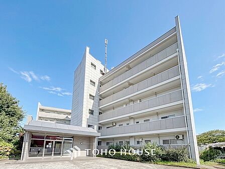 風を感じ青い空から太陽の恵みを感じる温もり溢れる佇まい。