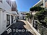 外観：住む人を映し出す洗練された佇まいは、いつまでも輝き続けながらいつしか街の風景に溶け込んでいきます。