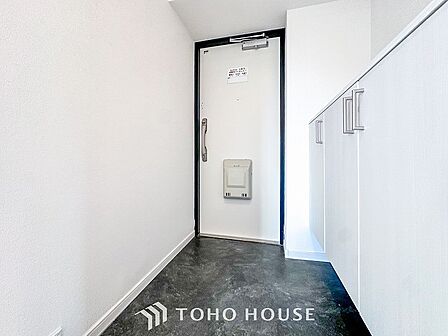 居住者の帰り、訪れる方を優しく迎えてくれる玄関です。