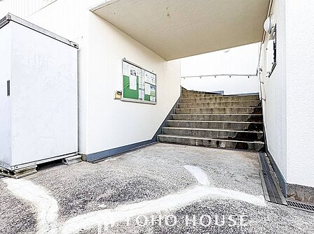 訪れるゲストや住む人を優しく迎え入れてくれる明るい空間です。
