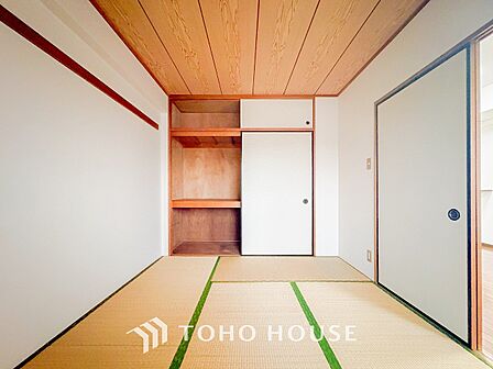 来客時や一息つきたいときなどに利用できる用途多様な空間です。