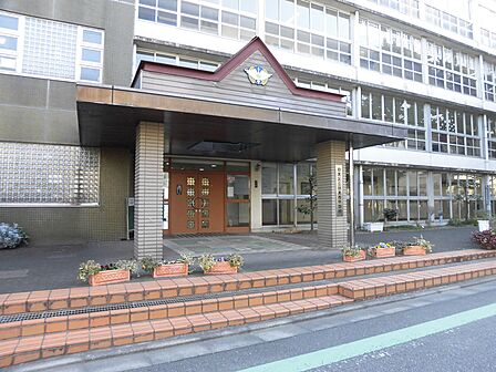 目黒区立目黒西中学校まで(700m)