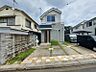 外観：整えられた外観と敷地周りが戸建ならではのゆとりを演出。自然を感じながら散歩へ出かけるのもおすすめです