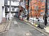 その他：落ち着きのある前面道路。車の交通量が少ないため、小さなお子様がいるご家庭も安心して外出できます