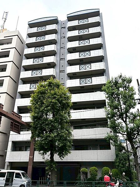 外苑西通り沿いに立地!スタイリッシュな外観です。