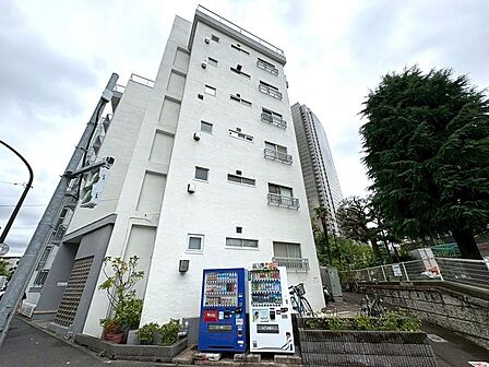 近くには生活施設が充実してます。