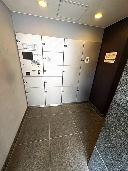 宅配ボックスがあり荷物の受取に便利です。
