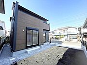 日当たり良好な南東向きワイドバルコニーを採用！洗濯物もたくさん干せてよく乾きます