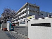 桶川東小学校（640m）