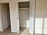 洋室：全居室収納付！たっぷりの収納スペースで快適に暮らせそうです （2階洋室7.12帖）