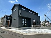 陽当たり良好な南東向きワイドバルコニーは家族の洗濯物もたくさん干せます！
