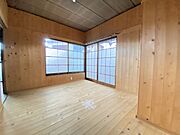朝の光がやさしく差し込む。鳥のさえずりに包まれて目覚める、贅沢なひとときです。
