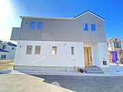 自然の光と風に包まれた、温もりあふれる理想の住環境です。