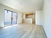 何気ない一日の一コマが積み重り、かけがえのない家族との思い出と重なっていくリビング。