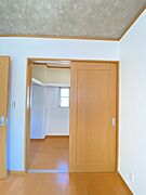 物の居場所を決めて、お片付けの習慣も付いてくれると嬉しいですね。