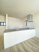 広々としたシンクで、食事の後片付けもはかどります