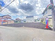 通勤や通学にも便利。コンビニやスーパーも徒歩10分以内です