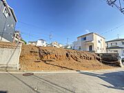 スーパーやドラッグストアも徒歩10分以内で生活利便性良好