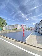 周辺は大小さまざまな公園が点在。癒しと落ち着きに満ちた住環境です。