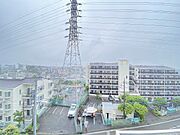 澄み渡る青空、ご家族との未来を育む新しい生活がここから始まります。