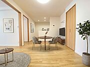 本画像はＣＧで作成しており、実際に現地に家具や照明は置かれておりません。また、価格に家具や照明の費用は含まれておりません。