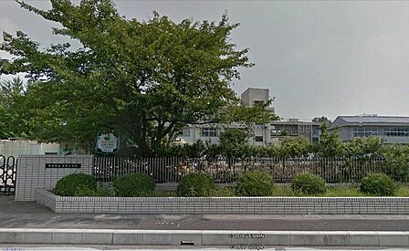 吉岡小学校まで約1000m