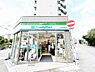 周辺：【コンビニエンスストア】ファミリーマート　阪急中津駅前店まで350ｍ