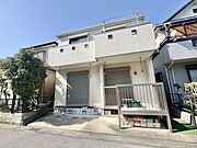 両面道路の明るいお住まい　陽当たり良好です