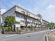 両新田小学校　900ｍ　両新田小学校900m(徒歩12分）