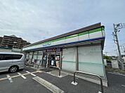 ファミリーマート 草加新里町店　350ｍ　ファミリーマート 草加新里町店350m(徒歩5分)