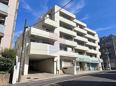 外観：その邸が魅せる、気品・上質・重厚感・極細やかさ、そのすべては訪れた者に安らぎと品性を与える特別な空間です。ここに住むからこそ意味がある。すべての（始まり）をここから迎えます。