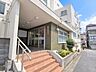 エントランス：忙しく過ぎゆく日常を置き去るほど、ゆったりした時間が流れる住環境。『快適』は「家」と「街」と「環境」が調和した時に訪れるだと改めて感じさせてくれます。