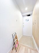 【リフォーム済】玄関内部です。明るく綺麗な玄関は第一印象が良いですね。