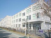 笠縫小学校まで1100メートル