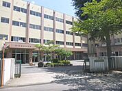 南郷小学校まで700メートル