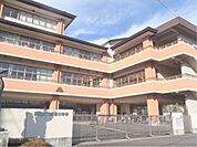 岩根小学校まで860メートル