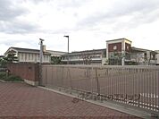 日野中学校まで600メートル