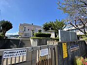 幼稚園、保育園「つるまきこども園まで880m」
