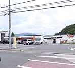 コンビニ「セブンイレブンまで820m」