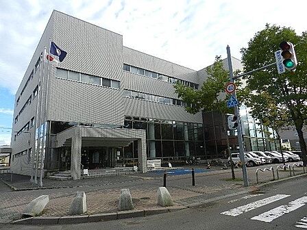 苫小牧市文化会館 440m