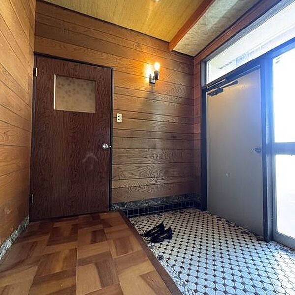玄関を拡大表示