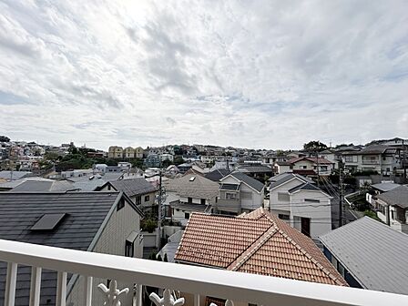 マンションからの眺望。開放的な眺望が広がります